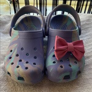 CROCS Kids Multicolor Slippers with Pink Bow